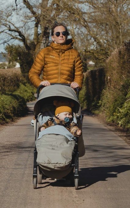 Adrian760031's tweet photo. Many mothers r on their screen 24/7 but never read anything about it’s damage to child development?
Why are they wearing sunglasses and smiling at their baby  in the Stroller not understanding it’s about EYECONTACT?
#technoference  #mothers #childneglect #psychology #parents https://t.co/gtEYSqN5W4