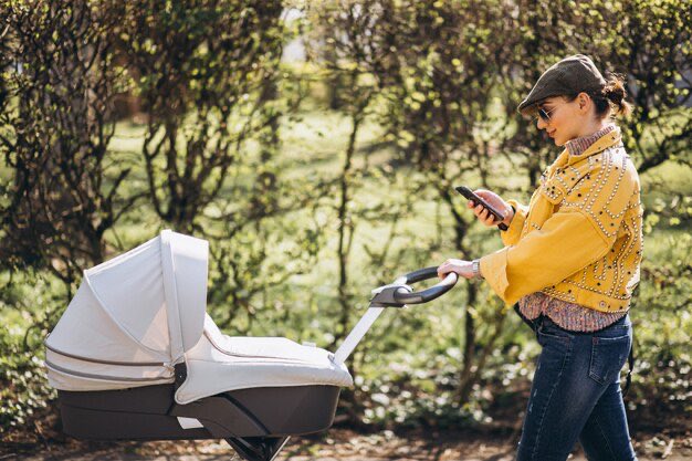Adrian760031's tweet photo. Many mothers r on their screen 24/7 but never read anything about it’s damage to child development?
Why are they wearing sunglasses and smiling at their baby  in the Stroller not understanding it’s about EYECONTACT?
#technoference  #mothers #childneglect #psychology #parents https://t.co/gtEYSqN5W4