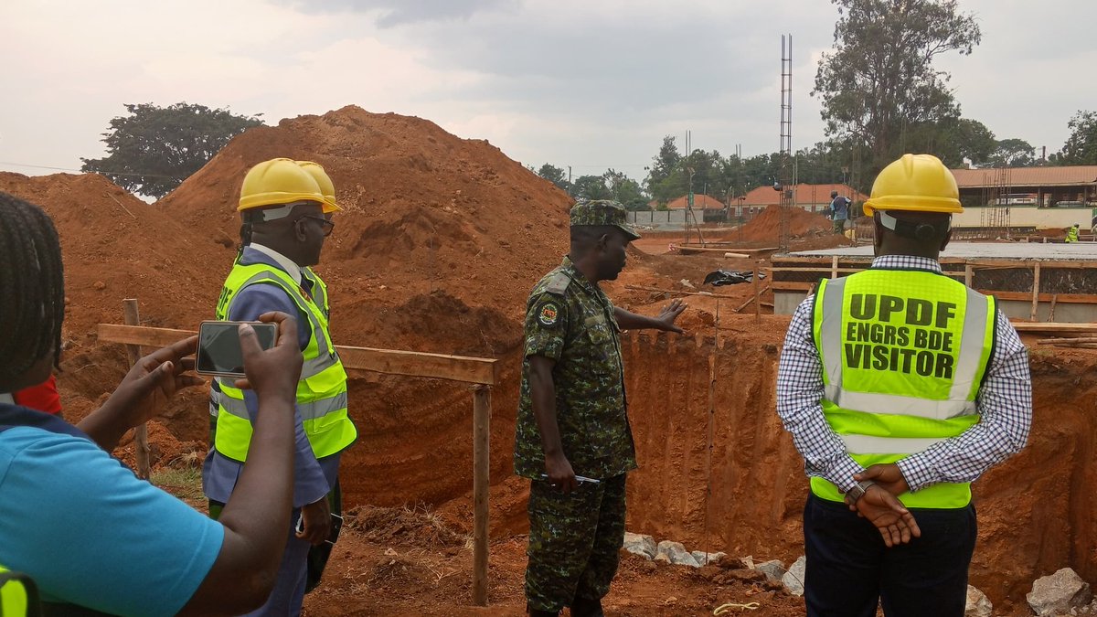 fmkabalega's tweet photo. Hoima City leaders this afternoon inspected the ongoing construction works of a training ground at Hoima Booma grounds.
The UPDF has assured the leaders that works are on course after a challenge concerning some titled plots at the construction site was solved.
@Emmaowebirungo https://t.co/TPoaLymKmK