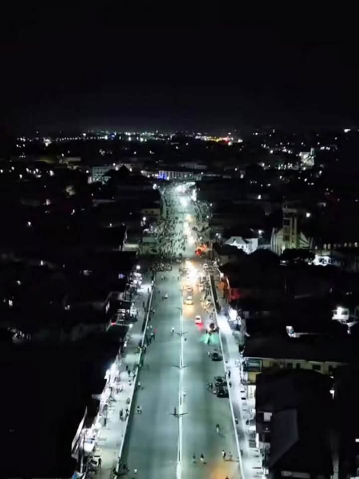 owerri_interior's tweet photo. Here’s the Popular Douglas Road Owerri At Night🔥

This is so beautiful 😍… All thanks to our Governor, Sen. Hope Uzodinma
#imostate #owerri https://t.co/RhLRHK477s