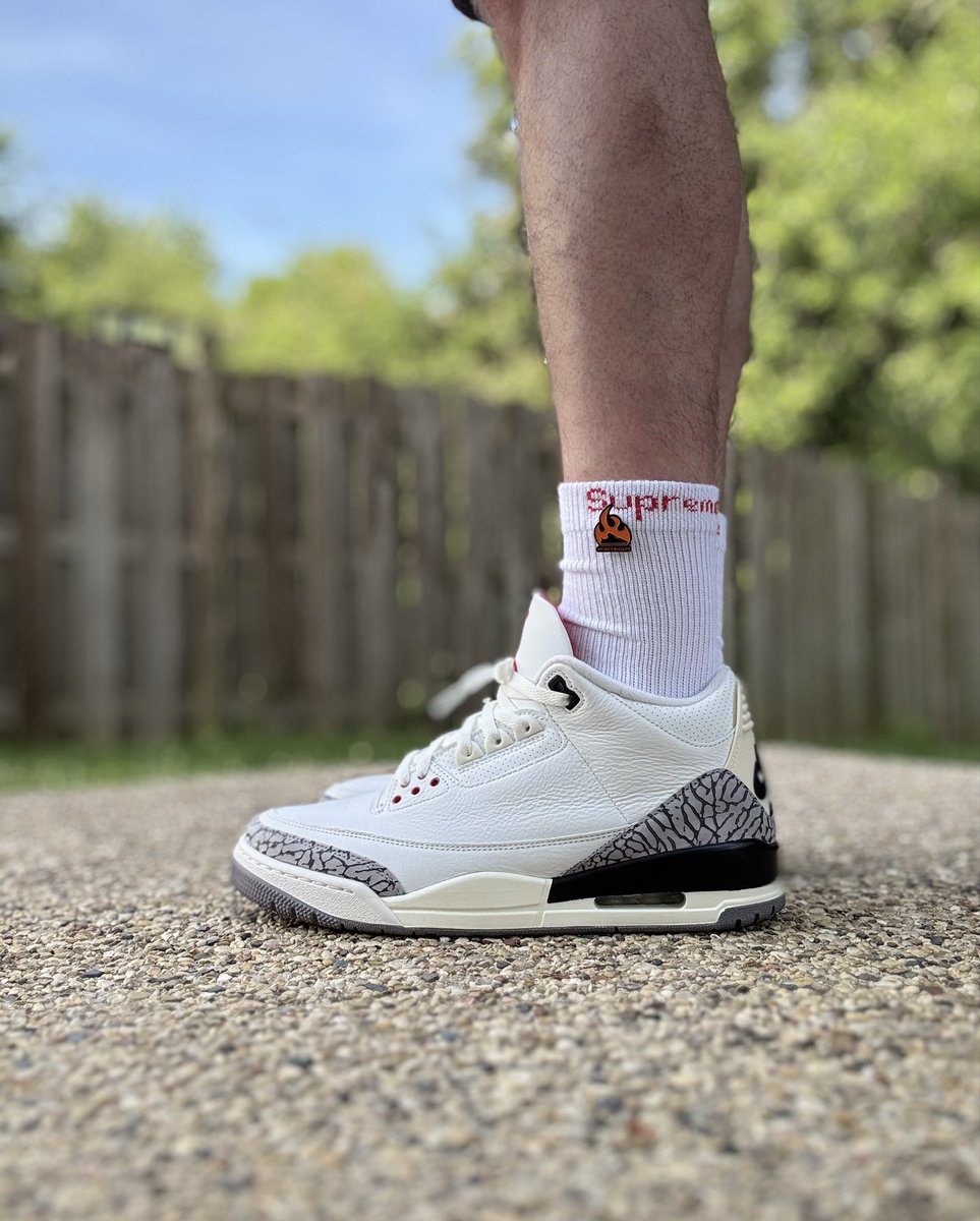 Moonman989's tweet photo. #kotd #yoursneakersaredope #firefridays @Jumpman23 Happy Friday! Have a great day, be kind and be safe!! ✌🏻❤️🤍🩶 https://t.co/4vXQkk4HtL