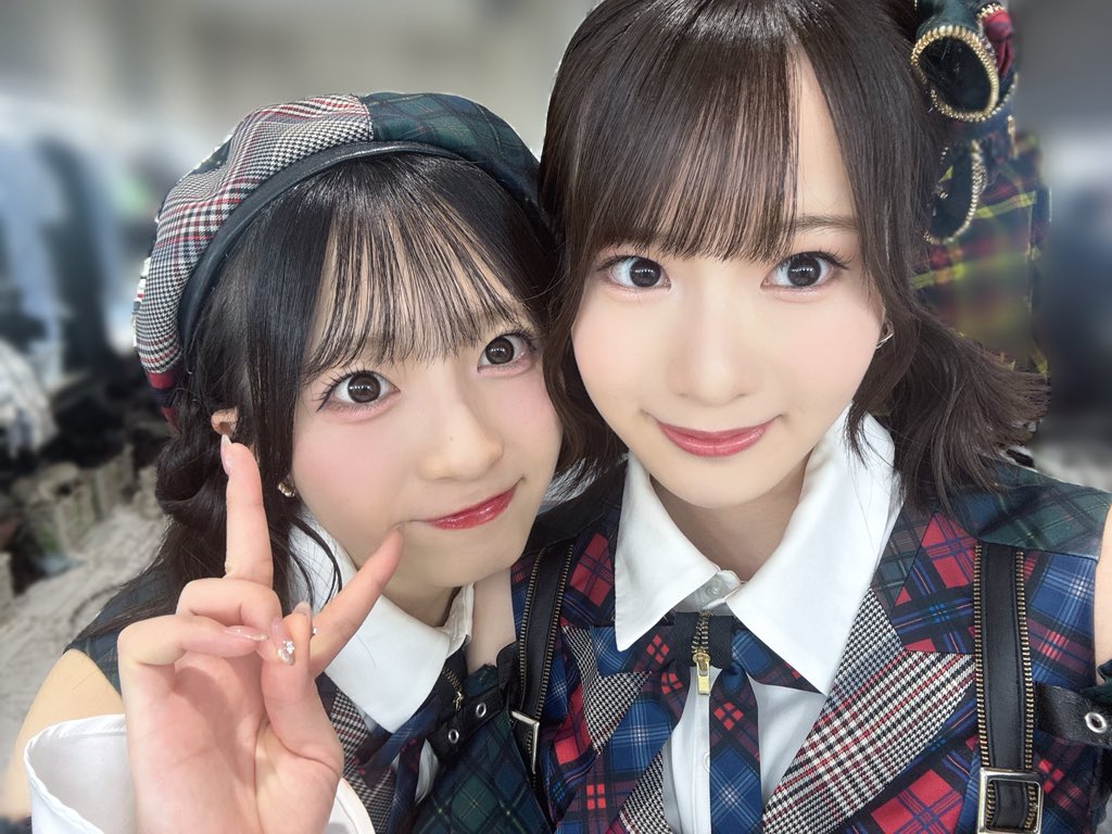 erichan_akb48's tweet photo. 「ここからだ」公演ありがとうございました！
2人とも新ポジお疲れ様！
lollipop楽しかった🍭

22時からSHOWROOMします🔥 https://t.co/ZCl89L3CjS
