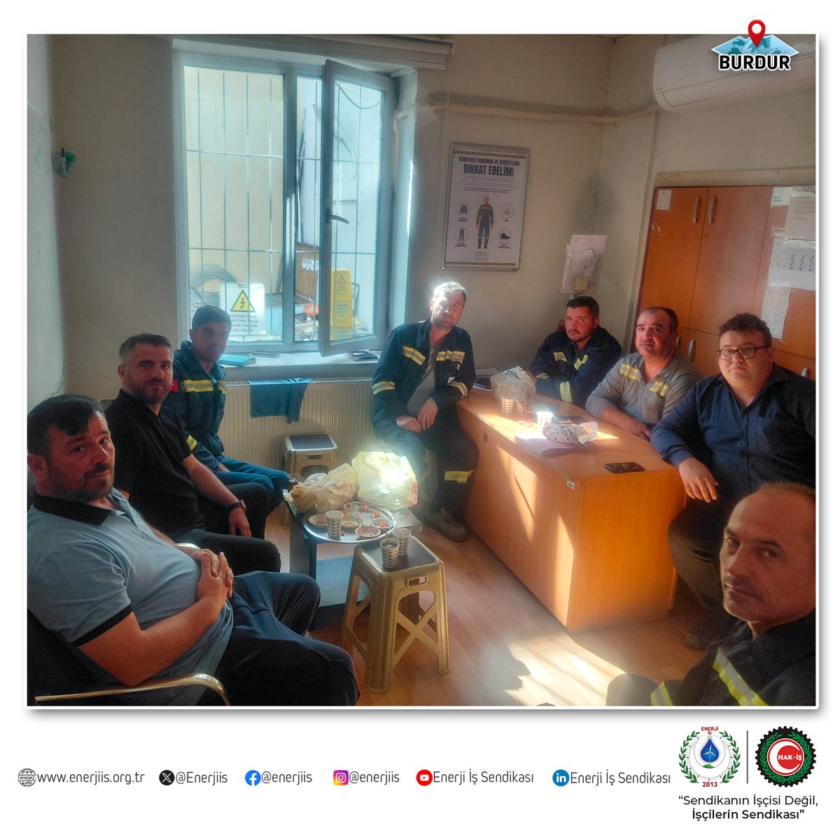 Enerjiis's tweet photo. Genel Başkan Yardımcımız Sn. Cemal Soysal SÜRMEN tarafından Akdeniz Elektrik Dağıtım A.Ş. Burdur Gölhisar Arıza Onarım Bakım biriminde görev yapan üyelerimiz ziyaret edilmiştir. Ziyaret sırasında üyelerimizle bir araya gelinmiş, sendikal faaliyetler hakkında görüşmeler yapılmış, sahada karşılaşılan hususlar ile üyelerimizden gelen talep ve öneriler üzerinde durulmuştur.

Değerli üyelerimize gösterdikleri ilgileri dolayısıyla teşekkür eder, çalışmalarında başarılar ve kolaylıklar dileriz.

@AEDASKurumsal 

#enerjiişsendikası #sendikanınişçisideğil #işçilerinsendikası #sendikalçalışma #aedaş #burdur