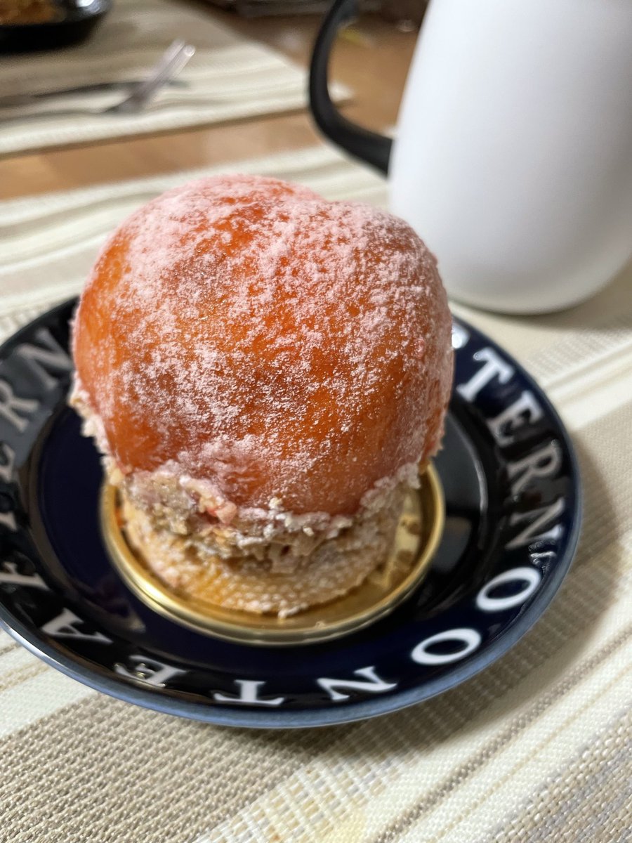 Kurenon's tweet photo. 結婚記念日近いよお祝いで美味しいもの食べてきた！そして桃！でもクソ暑かった！ https://t.co/uNnMv9n6uG