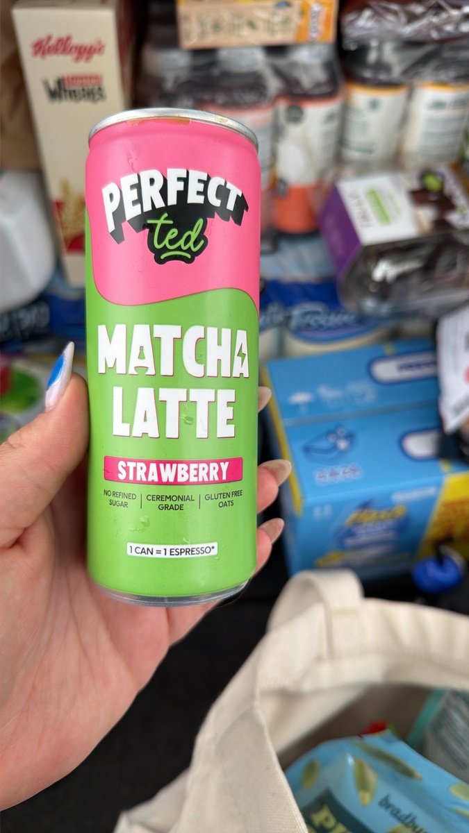 SharkLordi's tweet photo. whoever said perfect ted matcha latte in a can was good lied to me 😒 that was rancid https://t.co/Vh9Oj7X0kb