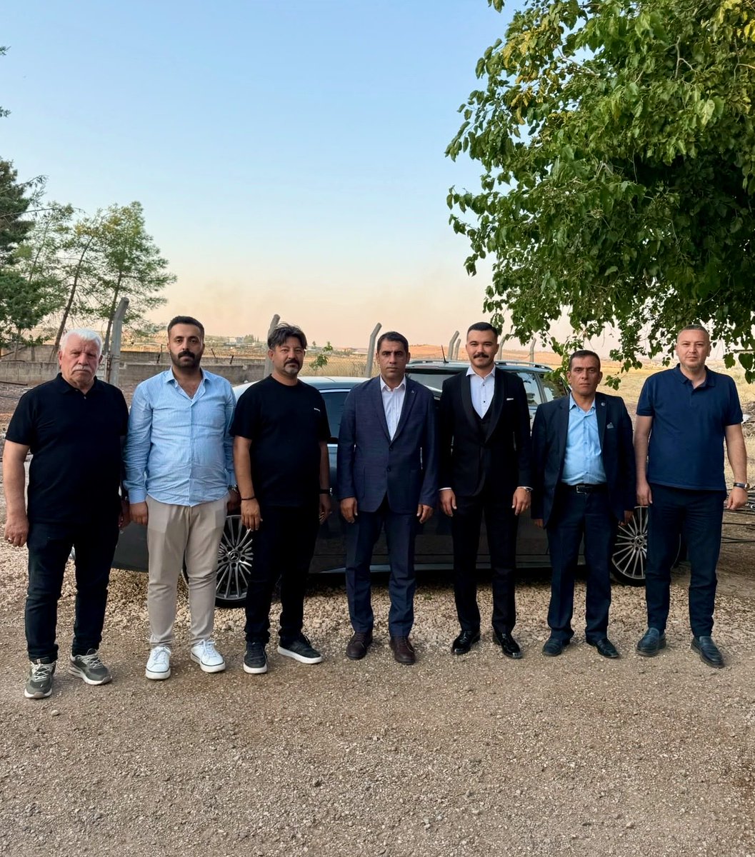 mhp_sahinbey's tweet photo. İlçe Başkanımız Sayın Mehmet TAŞDOĞAN ve kıymetli ilçe yöneticilerimiz ile birlikte, Geçmiş dönem Oğuzeli İl Genel Meclis Üyemiz Suat ŞAHİN’in oğlu, yöneticimiz Cemil Serden ŞAHİN’in nikâh akdinin ardından düzenlenen yemek programına katıldık.
Rabbim birlik ve beraberliğimizi daim eylesin.