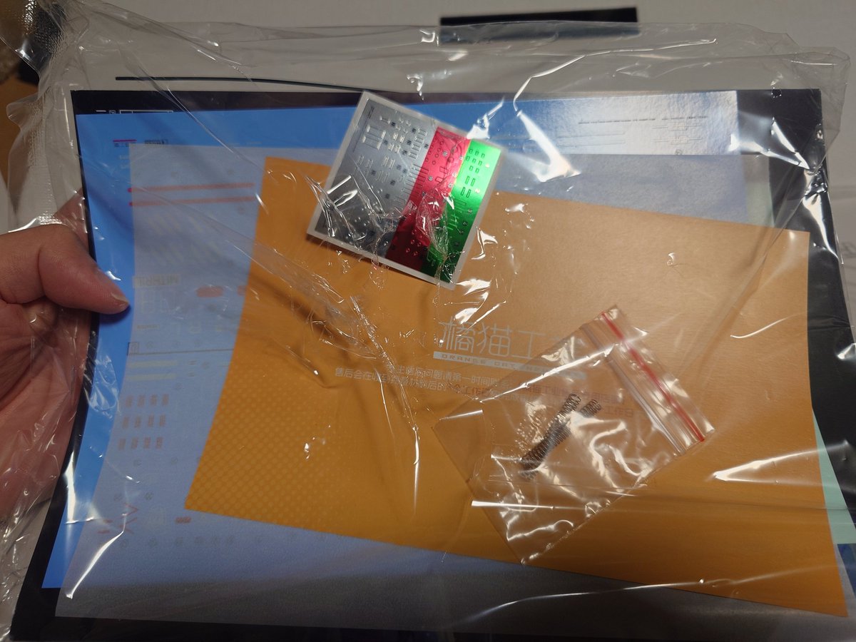 KVrYc7LRSQRNpPP's tweet photo. AmazonでACFUN-JPから買った輸入版レーバテイン
報告されてる通りやっぱりLEDユニット抜かれてて泣くわ

レーバテインすっげぇ好きだし届くの
すっごく���しみにしてたのに…袋も破られてるしさぁ…………
輸入品は懲り懲りだな…😭
安い買い物じゃないんだよねまじで

#レーバテイン
#ACFUN https://t.co/BDX31Uj0b2
