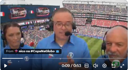 Andy5vez's tweet photo. Ontem fiz uma experiência e vi o primeiro tempo de França e Marrocos na Globo, e segundo tempo na Cazé TV. 

E a diferença é ENORME! Sem essa de preferência, delay, eu só vi o jogo e reparei nos detalhes. A Cazé TV veio para elevar o nível amigos. E MUITO passa pelos comentaristas! O nível de estudo deles para falar DAS DUAS SELEÇÕES é enorme! Eu era informado pq Marrocos tava mal, o que faziam diferente dos outros jogos e os jogadores no banco que poderiam "mudar algo"com detalhes.

Na transmissão da Plim Plim eram comentários obvios da França, e do Bono, algumas citações do Brahim (por jogar no Real). Acho que a Globo por passar décadas sendo a única, houve uma acomodação. Eles jogam no feijão com arroz e com o time do momento (No caso do dia a França), hoje em dia acho que não é suficiente. 

E aqui não to tacando hater ao CPF de ninguém, só que eu acho que estão ultrapassados. Só bater o ponto nas transmissões é muito pouco.