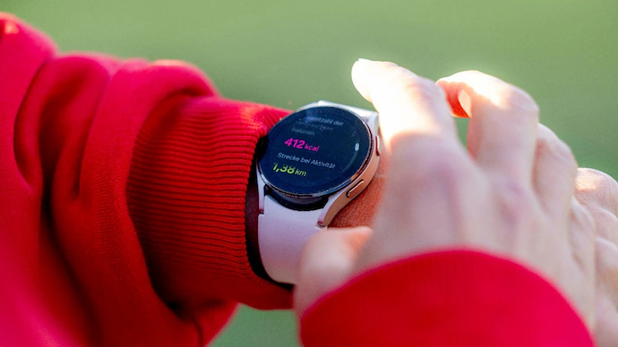 IndiaToday's tweet photo. Wearable devices help build healthy habits, but cannot replace doctors
By: @snehamordani
Read more:
https://t.co/BkpiECxmRb
#AI #Doctors #FitnessTrackers #WearableDevices https://t.co/ohy9ixBTDK
