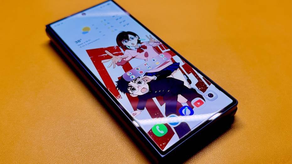 iguides_ru's tweet photo. Скрытая функция Samsung Galaxy позволяет менять размер папок на рабочем столе. Большинство о ней даже не знает

В One UI есть множество возможностей для персонализации, но многие из них скрыты от глаз обычного пользователя. Samsung специально вынесла расширенные настройки в отдельное приложение Good Lock, поэтому большинство владельцев Galaxy даже не подозревает, насколько гибко можно изменить интерфейс смартфона. Сегодня расскажем ещё об одной полезной функции — изменении размера папок на рабочем столе. Она позволяет не только сделать папки больше, но и самостоятельно выбрать количество значков внутри них.

https://t.co/HZ63Db3dHf