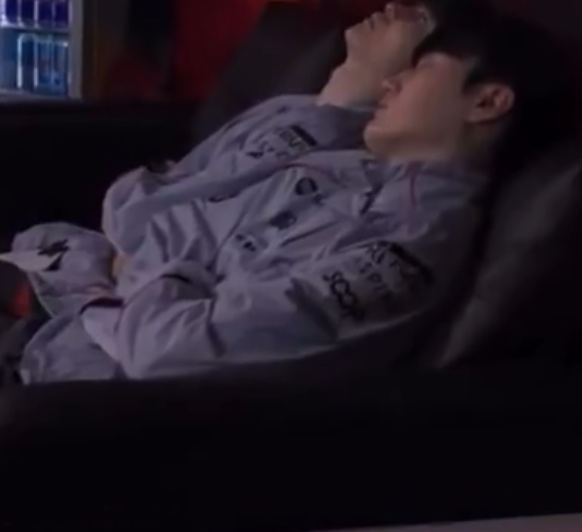 onerpeyz's tweet photo. i found the pokemon version of sleepy peyz (very difficult version of spot the difference) https://t.co/PndiBQw3FM
