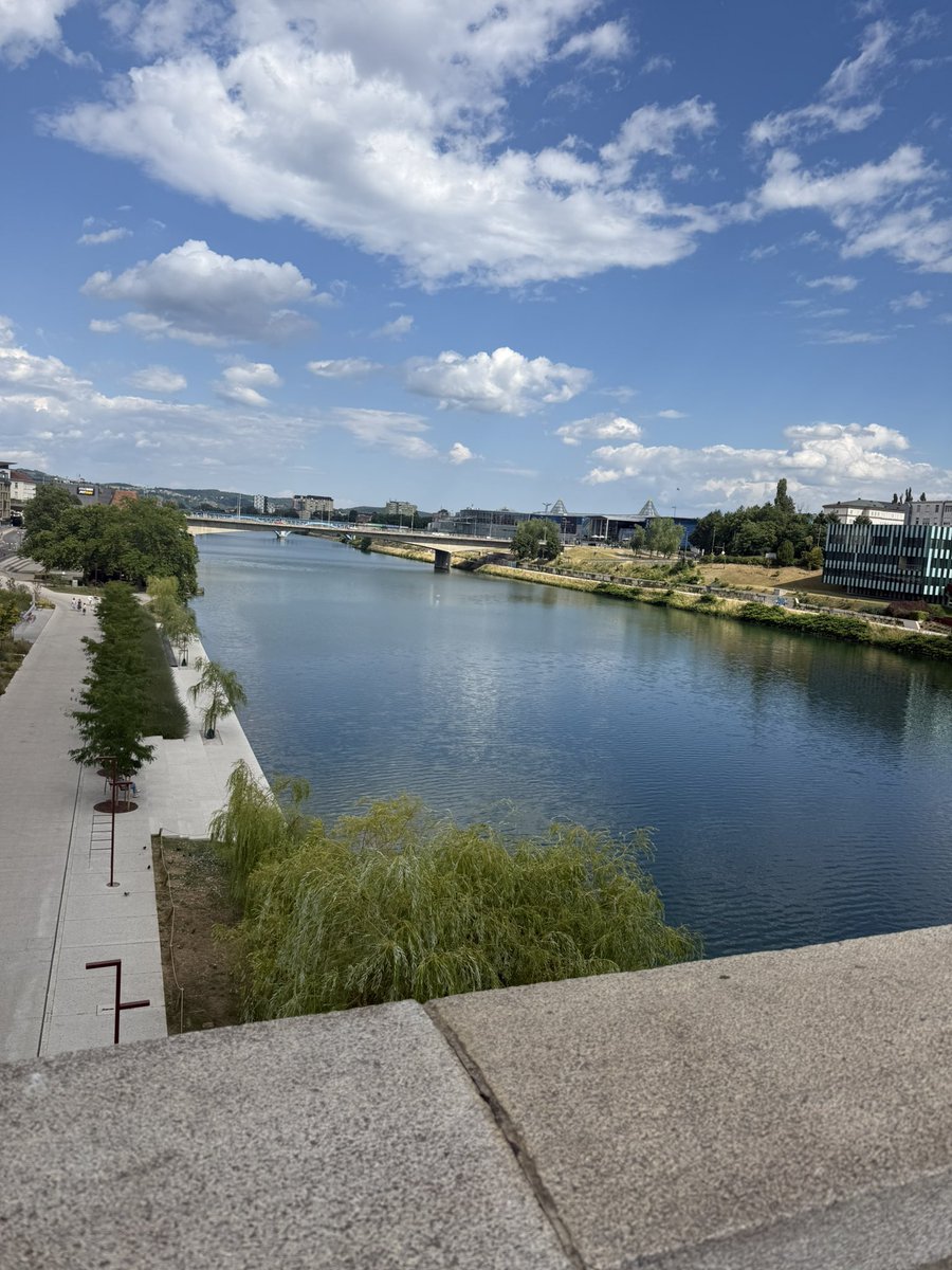 franksav63's tweet photo. #cafc #maribor  #nkmaribor Izzy Place Plat bar Maribor https://t.co/34e8V9x2nl