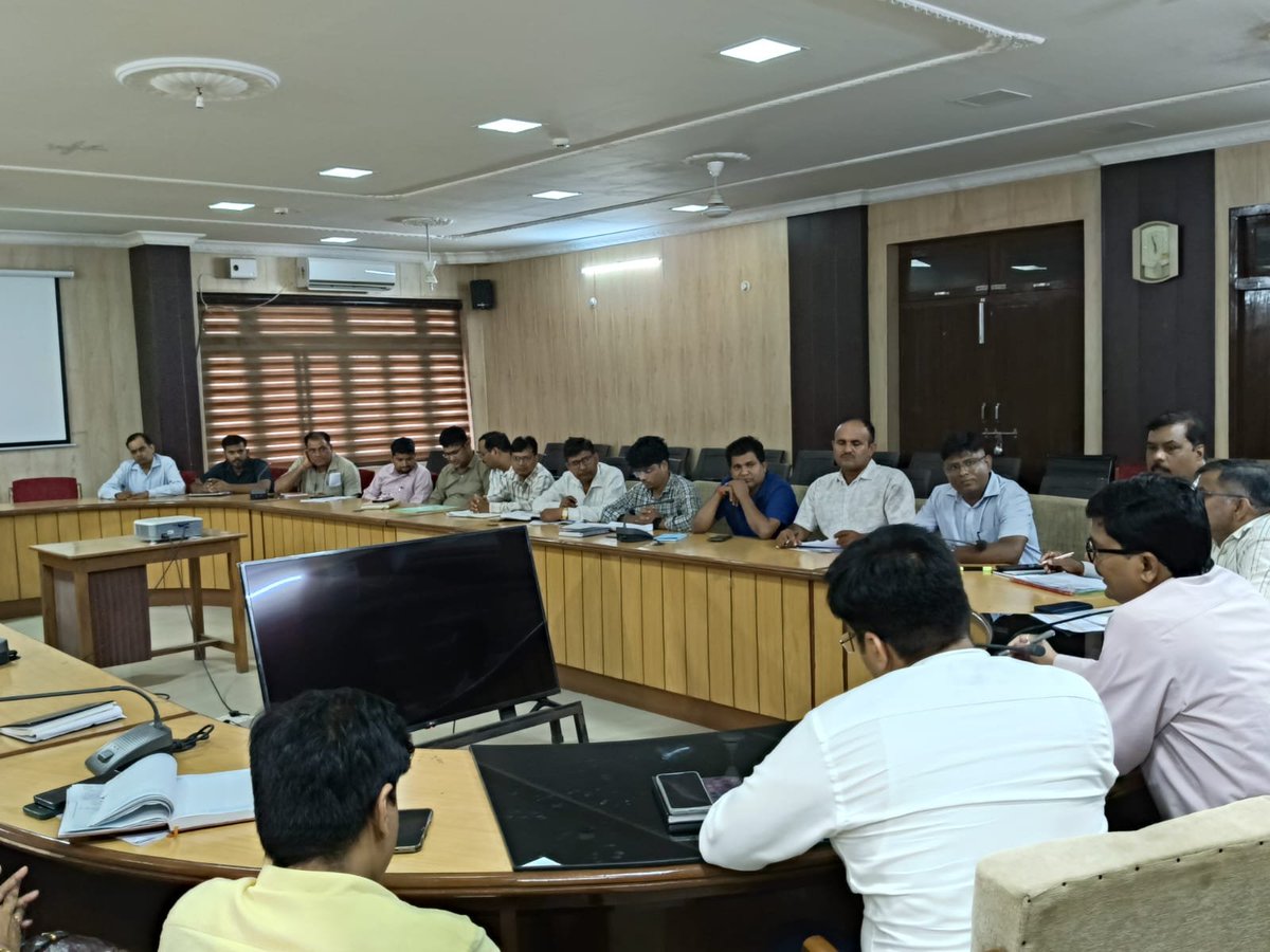 CdoGonda's tweet photo. विकास भवन सभागार में आकांक्षात्मक विकासखंड की प्रगति की समीक्षा बैठक। #gonda #उत्तरप्रदेश https://t.co/CzOIlScRjk