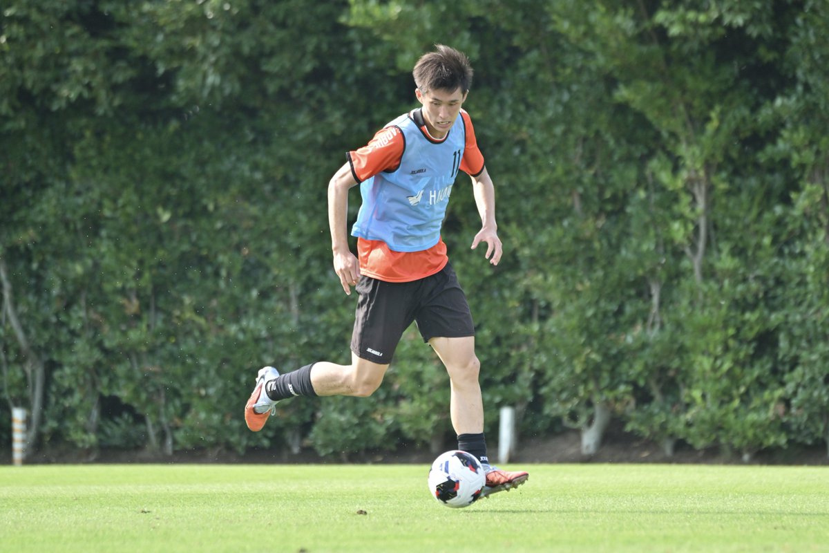 ehime_fc's tweet photo. 📸｜𝟮𝟬𝟮𝟲/𝟮𝟳 𝗣𝗟𝗔𝗬𝗘𝗥𝗦 𝗙𝗜𝗟𝗘
#ehimefc #愛媛FC

#細谷航平 （ほそや こうへい）
﹏﹏﹏﹏﹏﹏﹏﹏﹏

🔢 number｜16
🔻 position｜MF
🎂 birthday｜2001/12/11
👕size｜XL
﹏﹏﹏﹏﹏﹏﹏﹏﹏

ザ・マイペース。
動物に例えるとなまけものと言えるくらいのんびり屋さんです。
構ってもらうことが大好きで、止めなければ永遠におしゃべりしてくれます。

👕ユニフォームの購入はこちらから
https://t.co/oCSsmgHhCy