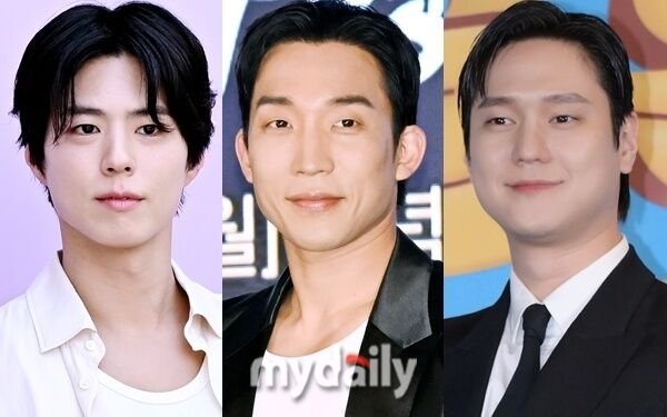 TBLlifes's tweet photo. According to reports, Park Bo-gum and Lee Sang-yi will return for Season 2 of The Village Barber. Kwak Dong-yeon will not be joining this season, while Ko Kyung-pyo joins the cast. Filming is expected to begin in late August.

#TBLlife #ParkBoGum #KwakDongYeon #THEBLACKLABEL https://t.co/yZVGgqhLjb