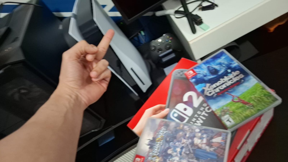 BrKenshin's tweet photo. @CanalZenkai Eu sou um desses, inclusive meu switch 2 chegou ontem, se fode aí xony. https://t.co/hucijtf8Ro
