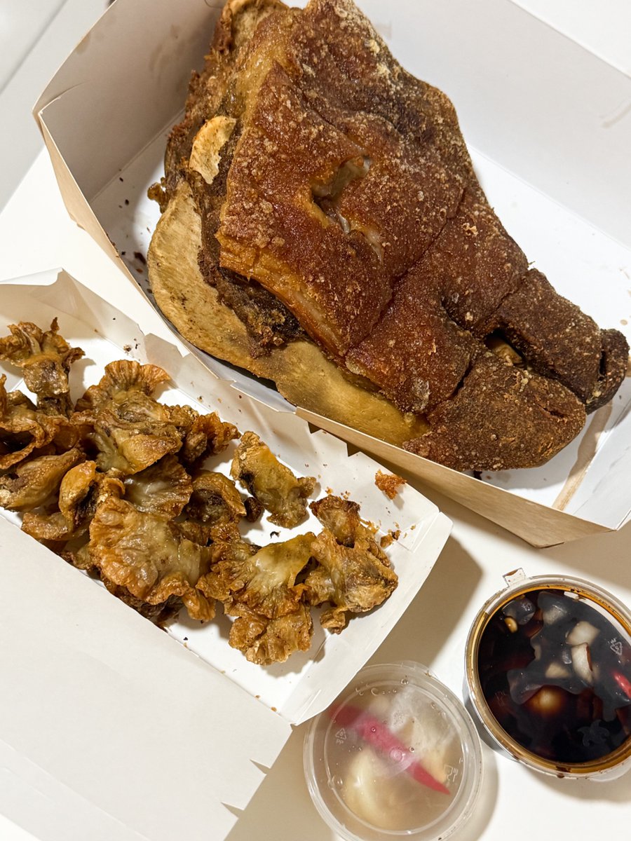 dreyuuuuuh_'s tweet photo. rating this 100/10!!!!!!! new fave crispy pata 🤍 thank you so much, ate ju and fairies ❤️‍🩹 definitely one of the best crispy pata i've ever had. if you're from pasig or near pasig, you have to try this!!!! https://t.co/JknQdE8Zje