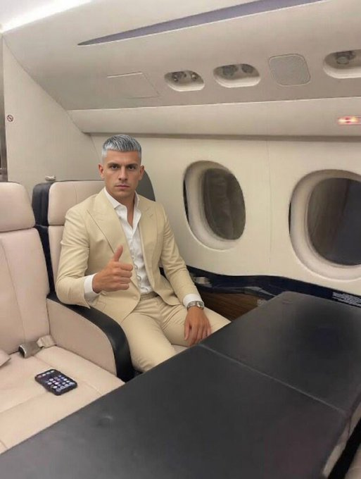 SportsCubuklu's tweet photo. ✈️ YILDIRIM01 kodlu özel jet, Londra'dan kalktı, İstanbul’a doğru geliyor. 

Bir hareketlilik var Sabiha Gökçen’de, takipteyim, araştırıyoruz.  @Fenerbahce https://t.co/Kv4dCgALAk