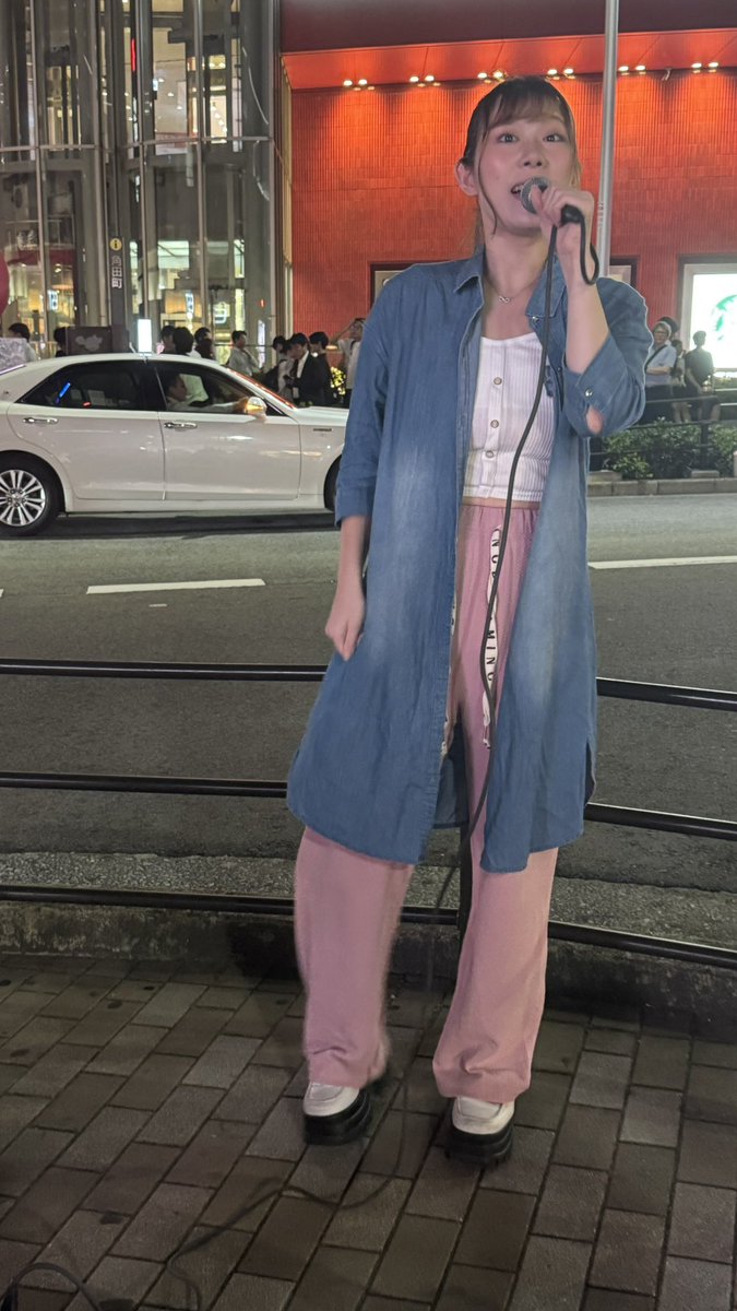 omizu_abuddy_25's tweet photo. PINK♡PINK☆の
Pko☆さん（@monsterslock ）が大阪駅でストリートライブするということで見てきました🎶
ポップで元気が出る曲😄

一緒にライブされていた中野加奈子さん（@kanako_nxx ）あったかくて思わず聞き入ってしまう歌声でした

ゆきりんさんにも会えてhappy（https://t.co/ev4QwS5t59） https://t.co/E202nCnMqP