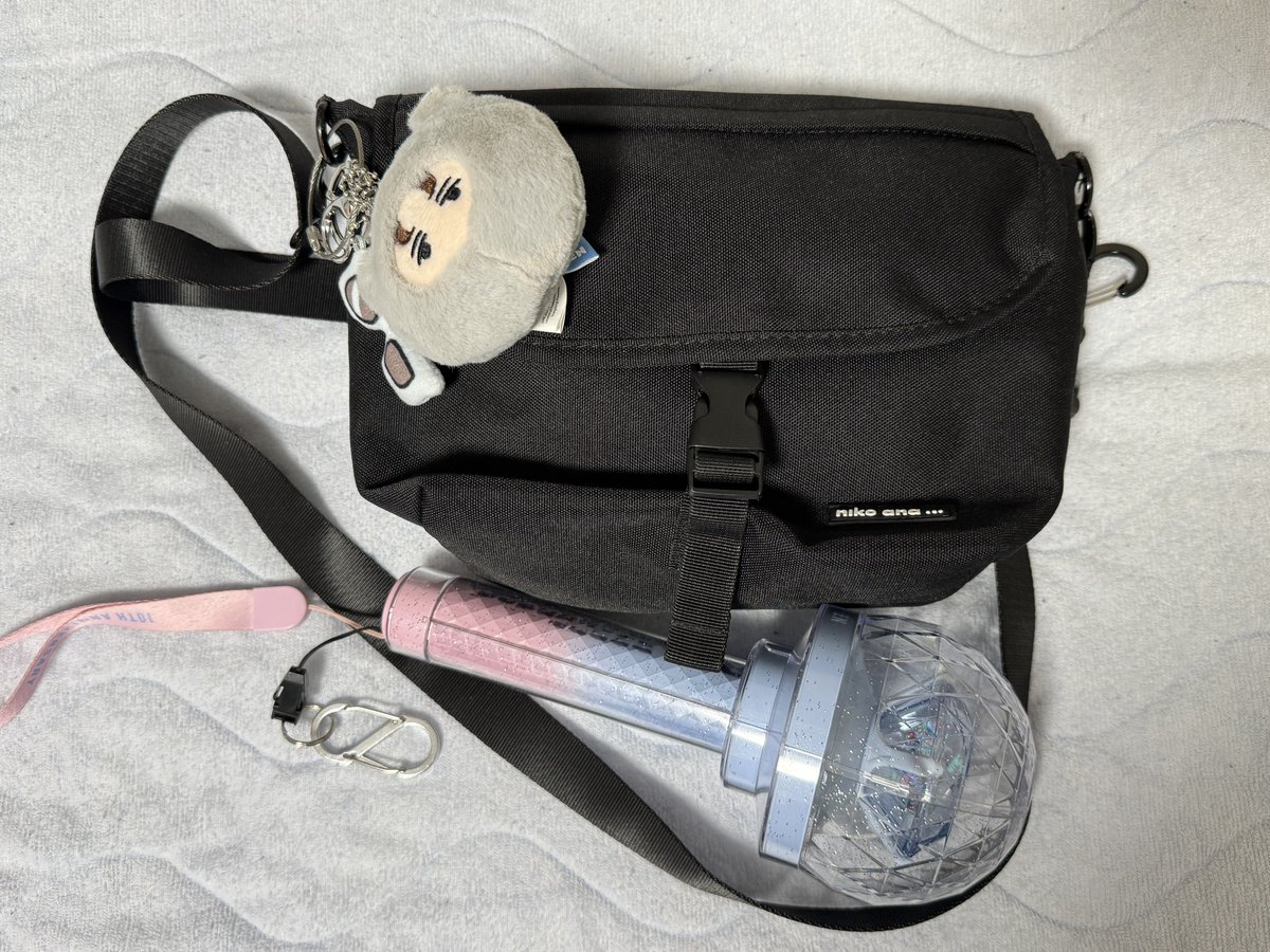 Krn___WD's tweet photo. 財布ﾓﾊﾞﾁｬリップトレカﾎﾞﾝﾀﾝｱﾒ塩分チャージ暑さ対策、なんでこれに収まってるのか私にもわかりません https://t.co/Ferd2nuefV