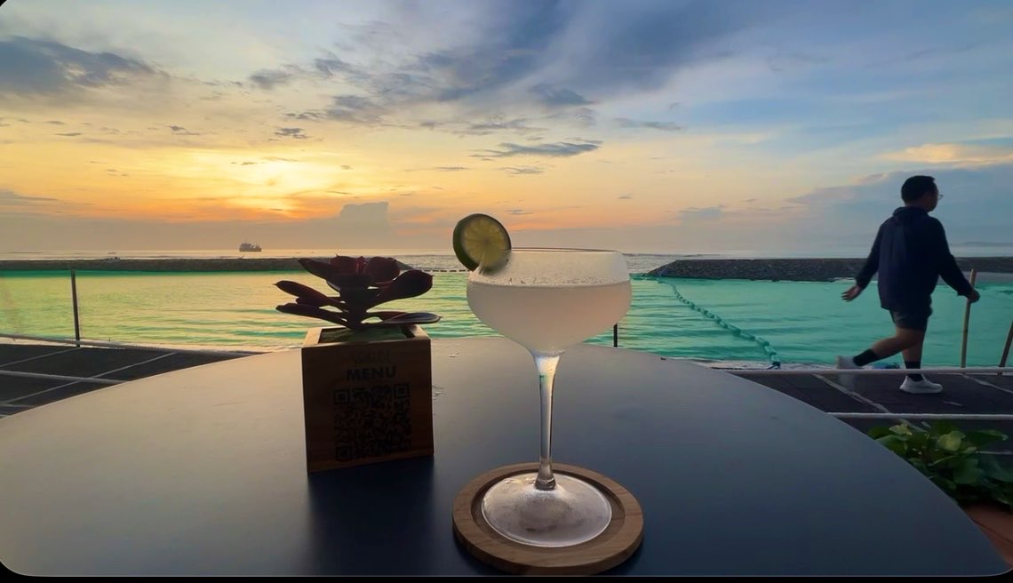 sencho_hicosen's tweet photo. おやすみ前🌛のひと時🍸
今夜の おすすめはバリ🇮🇩
7月は日本より過ごしやすい気温で
いいなぁ。羨ましい☺️

どっぷり バリ島ウブド！酒と癒しに沼るひとり旅 https://t.co/yzcafOjNwD @YouTube https://t.co/YdunsGiwB3