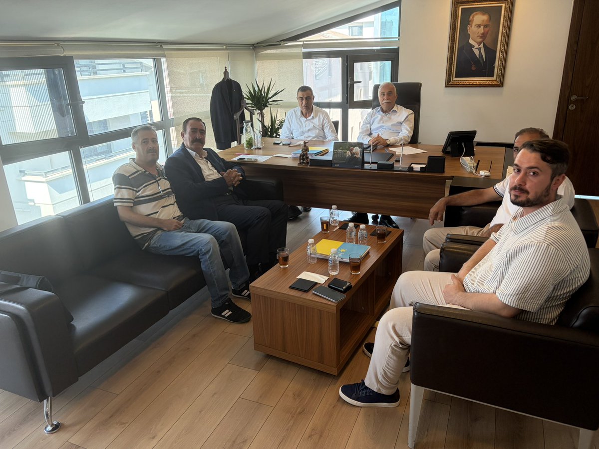 aefakibaba's tweet photo. Genel Merkezimizde bizleri ziyaret eden Sayın Emir Elden’e ve kıymetli Şanlıurfalı hemşehrilerime nazik ziyaretleri için teşekkür ediyorum. https://t.co/XGqyst787b