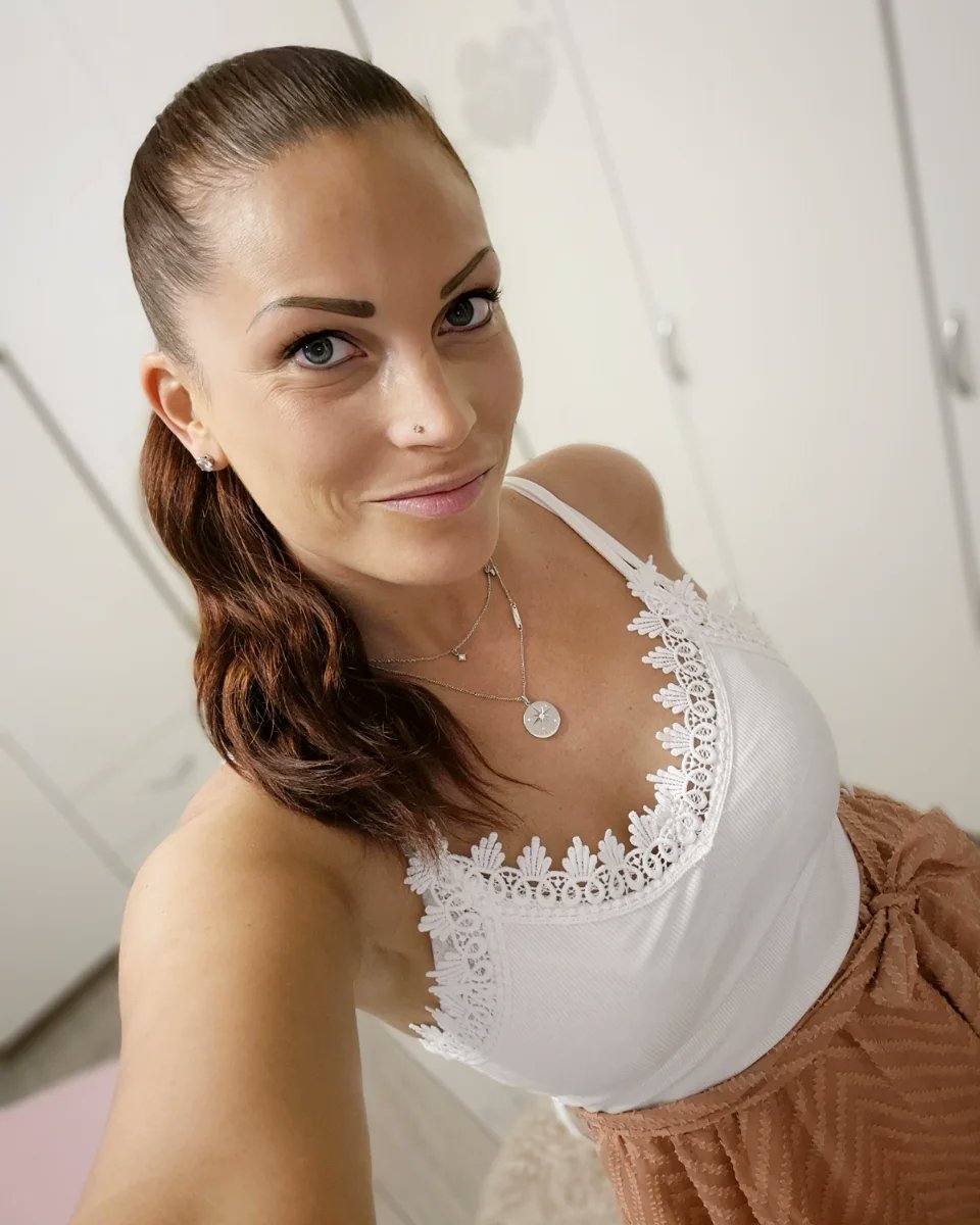 Angie Van tweet media