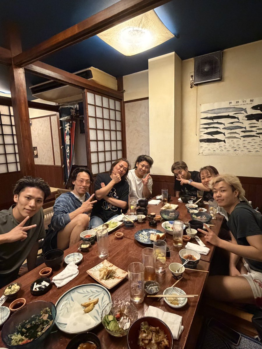 teruya19920203's tweet photo. お久しぶりです。
輝也です
かなり遅くなりましたが、
十条篠原演芸場6月公演
ご来場頂き誠にありがとうございました。
6月公演毎日が本当に勉強になり、楽しい1ヶ月でした！
僕自身、昨年から色々ある事ない事言われたり、SNSで悪口言われたり、DMでシンプルな悪口や誹謗中傷送られたり
僕は本当はすごく不安な気持ちで6月公演を
迎えました。
公演中も色々DMで言われたりもしました
全然気にしないよ痛くも痒くもないもんって言ってはいても
たまにちゃんと傷付いたり、悩んだりします
そんな時でも
大丈夫だよ、気にする必要ないよって言ってくれる仲間がいます！
そして僕や美鳳を応援してくれるお客様が
いてくれました！
皆様が大丈夫だよ！頑張ってと声をかけてくれました！
そのおかげで心からもっと頑張りたい！
みんなに笑顔を届けたいって思えるようになりました！
皆様のおかげで本当に楽しかったです！
お客様にも本当に楽しかったと思ってもらえてたら嬉しいです！
1ヶ月沢山の愛をありがとうございました！
また必ず帰ってきます！
成長した姿をお見せします！
期待して待っててください！
ありがとう♡♡♡
また強くなったど！！！！！

「…もう10日以上過ぎてんだよな…」

御老公の湯なごみ座
奮闘公演中です！！