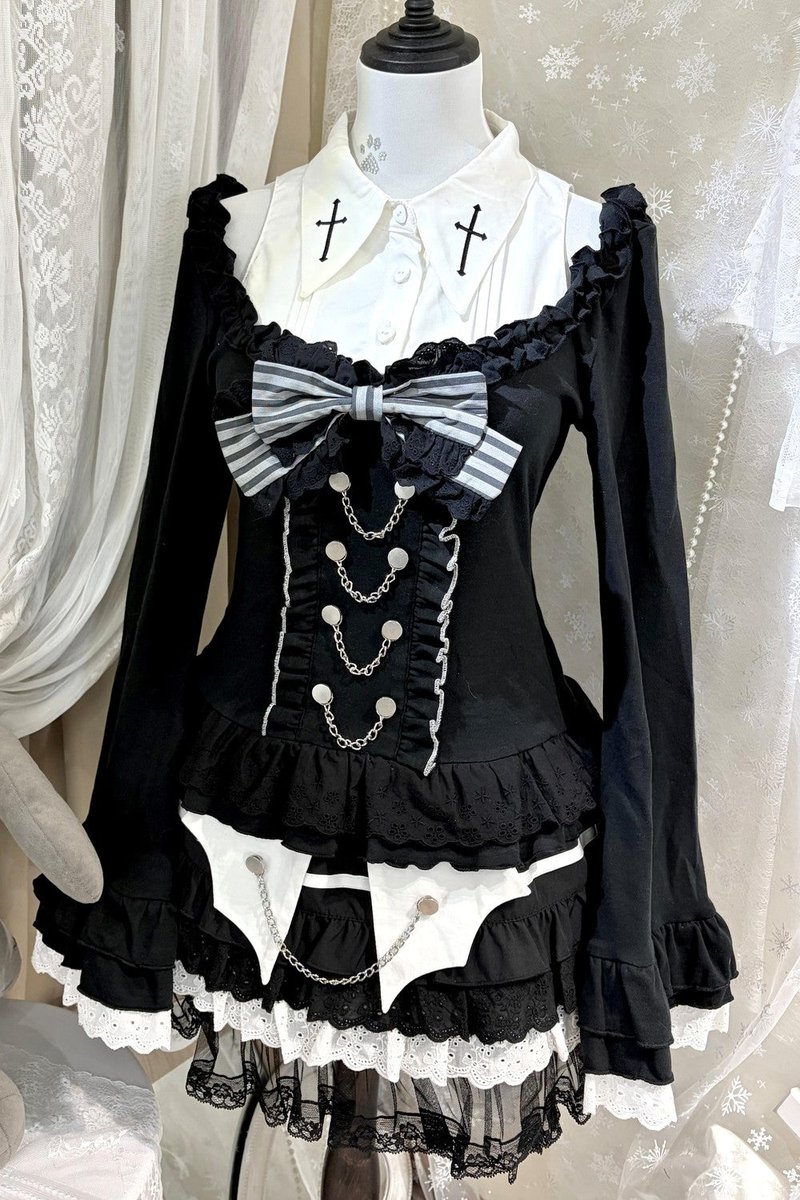 Belchic7's tweet photo. ✝️🖤 十字架が導くゴシック軍服地雷コーデ 🖤✝️ https://t.co/aD7IJrI4GS