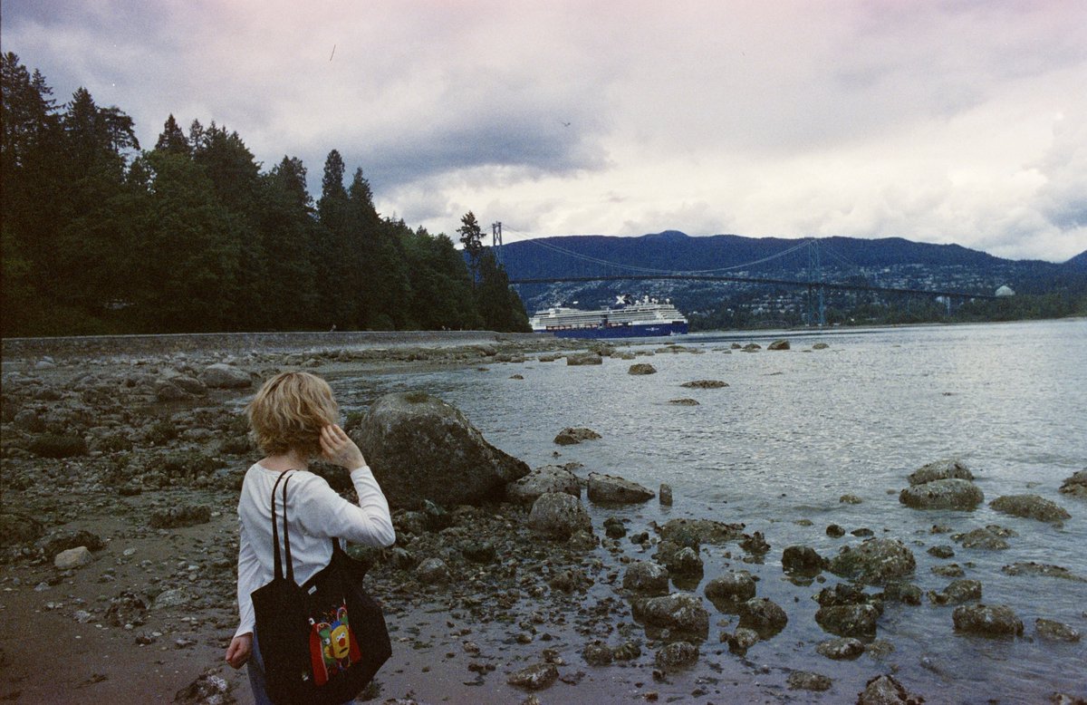DonaldoStacy's tweet photo. Stacy on the seawall https://t.co/yRDl3MEvn5