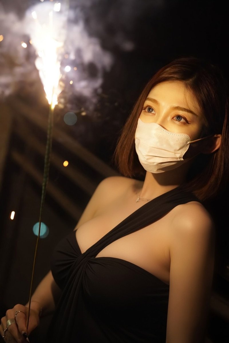 suruyi678's tweet photo. 向黑夜借朵花，生命的狂喜与刺痛，在这一刻宛若烟火... https://t.co/ecQ7SFoWZk