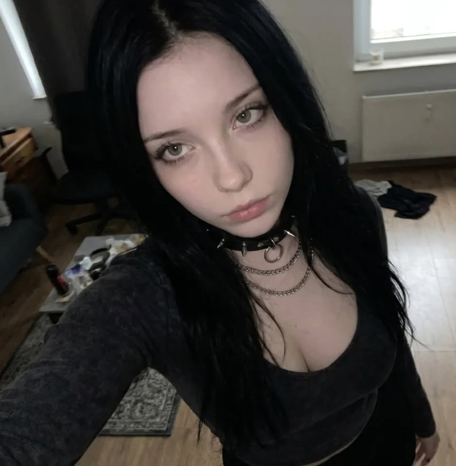l0seve's tweet photo. would you put a leash on me? 👀

#sub #puppy https://t.co/1XHk2CVGeC