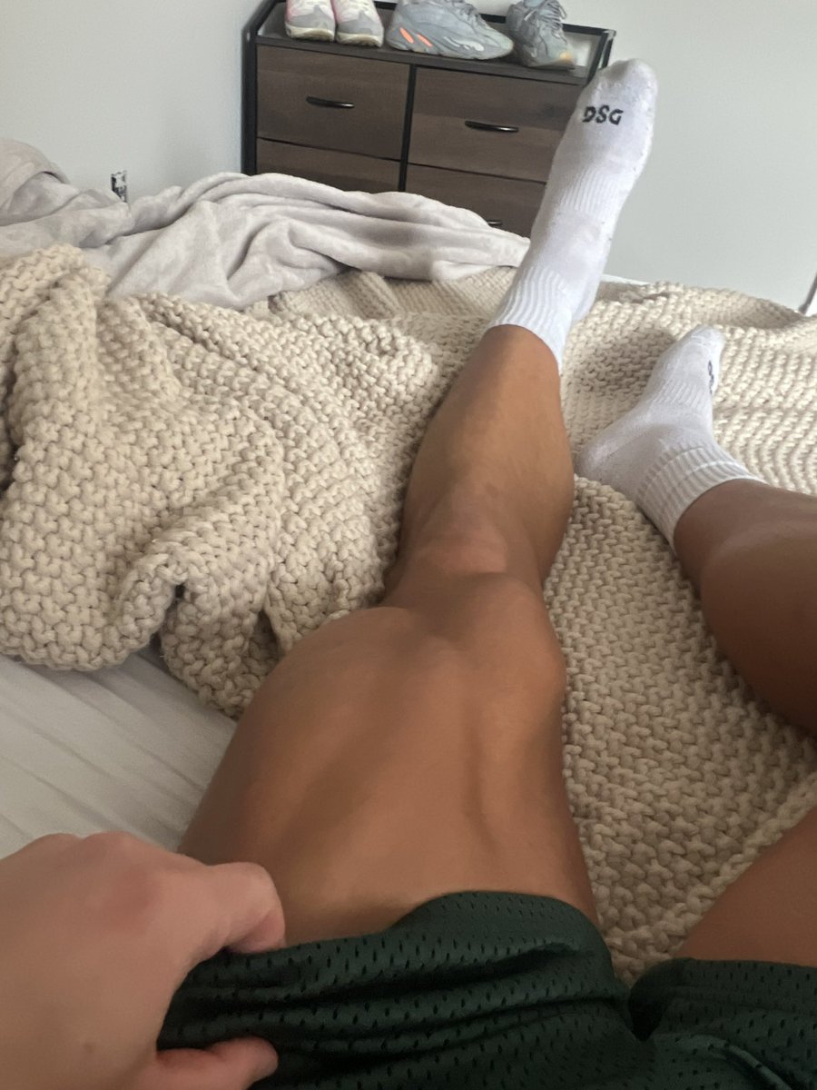 Alpha_Mattz's tweet photo. Worship my huge muscle legs and stinky jock feet. Replying to all dms now #master #alphamuscle #muscle #pecs #biceps #abs #cashmaster #muscleworship #feetworship #feetfindom #paypig #feet #gay https://t.co/tH8TWYviJv