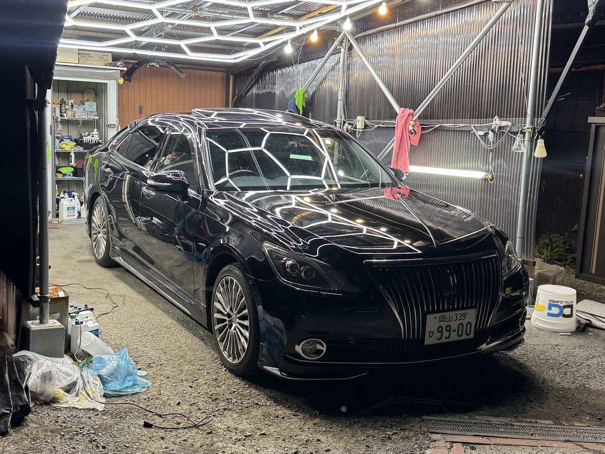 PikkoAZK1031's tweet photo. 【ご報告】
"トップ･オブ･クラウン"
トヨタ クラウンマジェスタ Fバージョン
納車されました！
30セルを探してたんですが4ヶ月出てこなかったので200系を買う時に筆頭候補だった21マジェにしました
オプションのスカッフイルミ付いてるのあっつ😍
 #クラウンマジェスタ
 #21クラウン
 #21マジェスタ https://t.co/HzyC451Xe7
