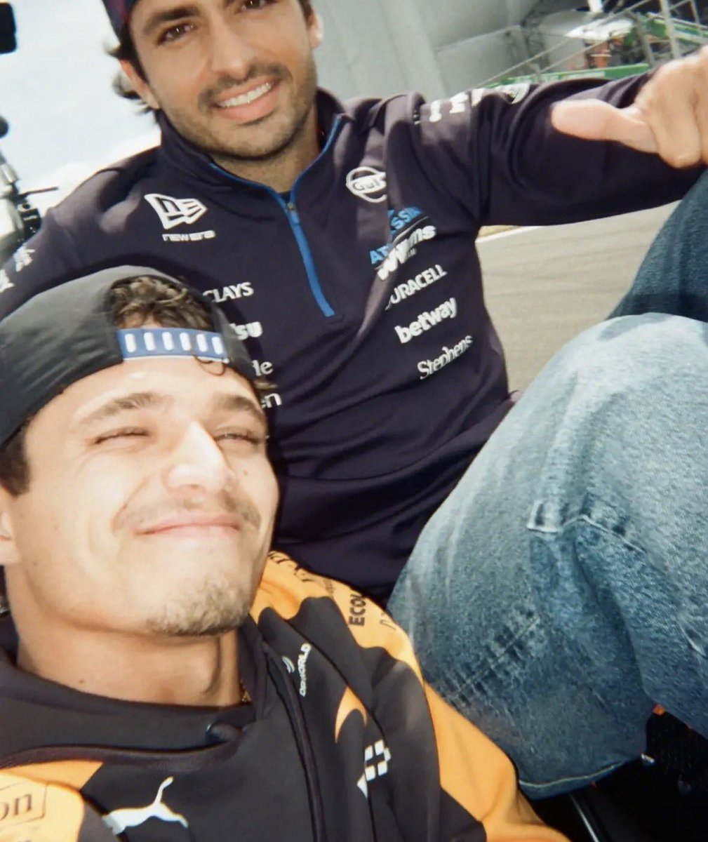 bdoverf1's tweet photo. despite not being teammates anymore, carlos still finds time to breed lando’s slutty bubble butt https://t.co/hBnZtuWZgh