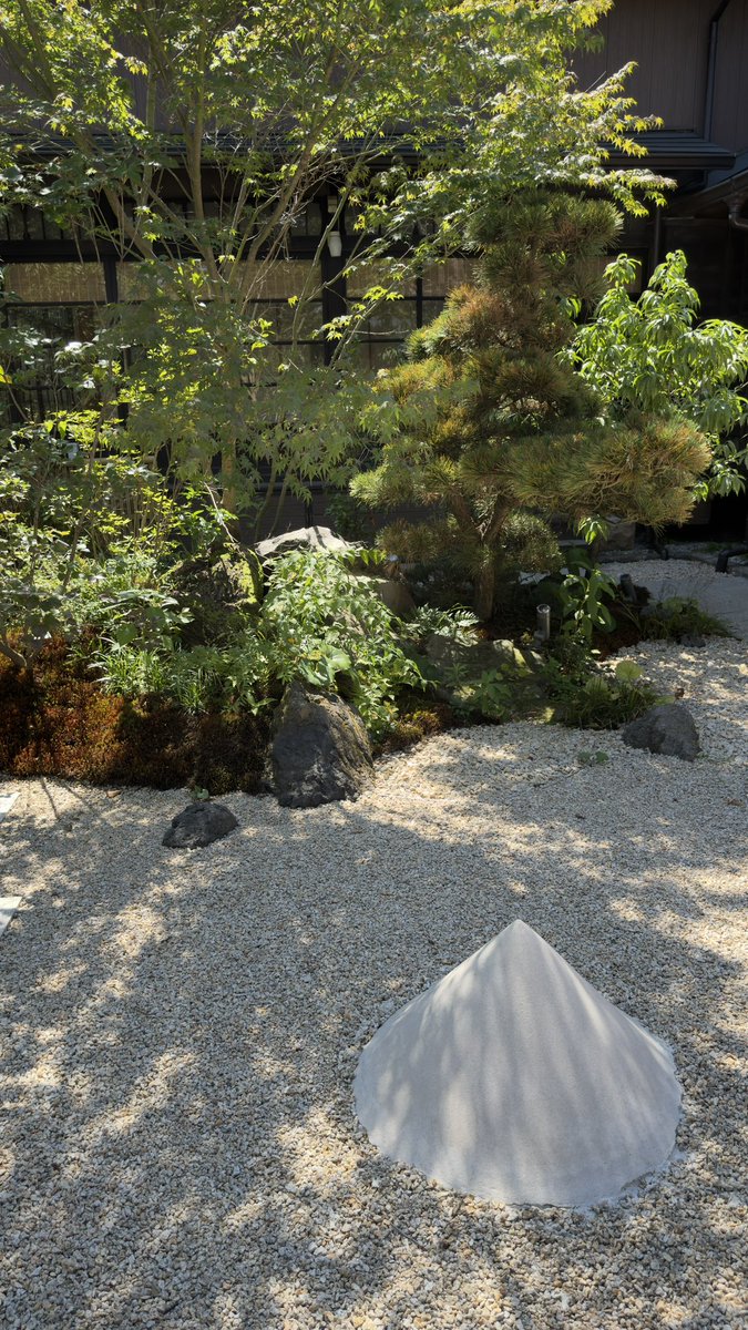 basbasbas0131's tweet photo. 今日はいつメンでの集まり🎭🌟
初めての杉並区の集会所へ向かう道中、神社があって寄ってみたら、昔から行ってる椿大神社ゆかりの猿田彦神社だった🫨
色々重なって萎えてたけど、今日頑張って行かなかったら出会えなかった場所⛩️
そしてみんなに会ってたくさん笑いと元気もらった🥺💞7月も頑張れそうだ https://t.co/6o67qp78Uz