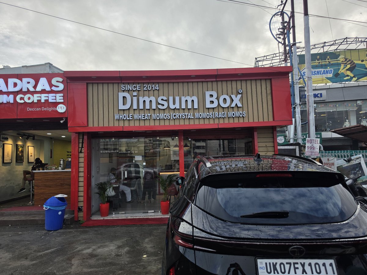try4achange's tweet photo. @fssaiindia @dmdehradun @DehradunPolice Dimsum Box opp Subhash Nagar in DDN serving non veg to veg customers. Not following fssai guidelines anywhere. Using same utensil for both veg &amp; non-veg

#dehradoon #uttrakhand #dehradunexpressway #fssai #dimsumbox #trendingreel #trending https://t.co/A7sI80AfOG