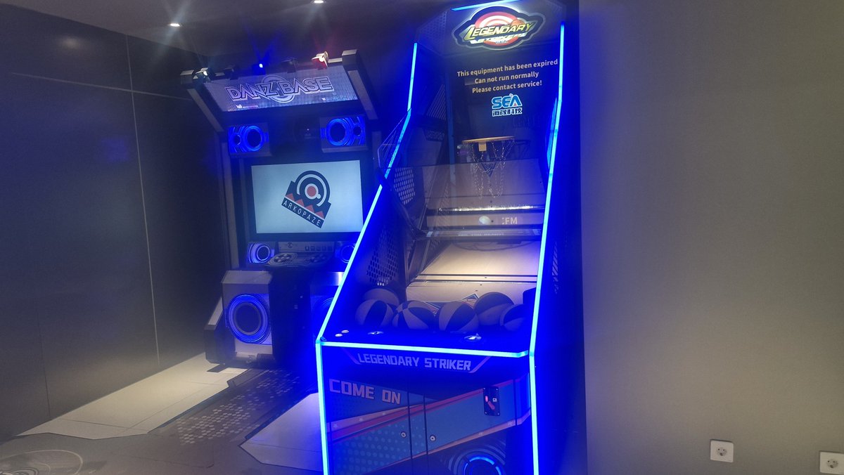 ironhidev4's tweet photo. airport got some ps5s with games (shocker!) and like two or three arcade games

one of these arcade games (some basketball hoops) apparently work under some license which had already expired lol https://t.co/kRGXwa08rJ