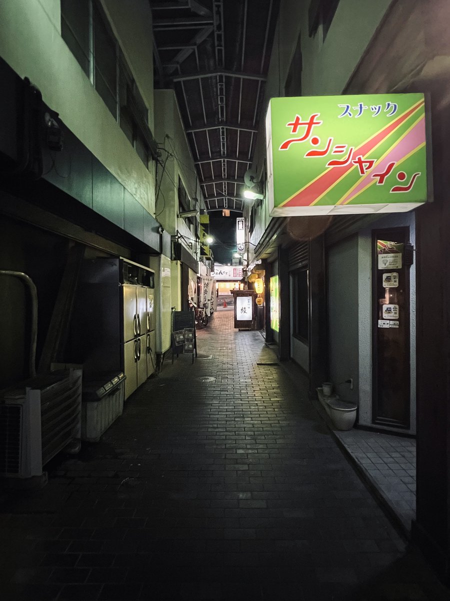 Sa_ssan's tweet photo. 社畜のグルメ
深夜営業のみの博多ごぼ天うどんと柏めし https://t.co/ZfpBWNt27R