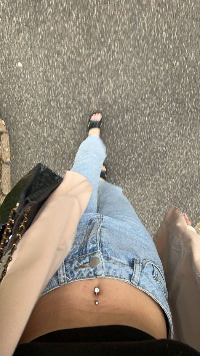 ltleaaa's tweet photo. Qui lâche un smic pour moi ? ☺️

#MoneySlave #Findom #cho7 #PayPig #Cashslave https://t.co/O6Xk16IGXG
