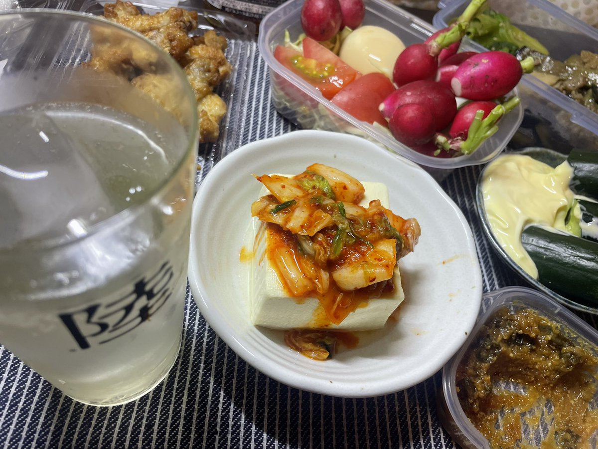 mavicphantom's tweet photo. 金曜日
お疲れ様でした😉

昼はチキンカツ
夜はハイボール

まだまだ
がんばる💪

楽しい晩酌
はじめています🤔 https://t.co/5Hatp14LZL