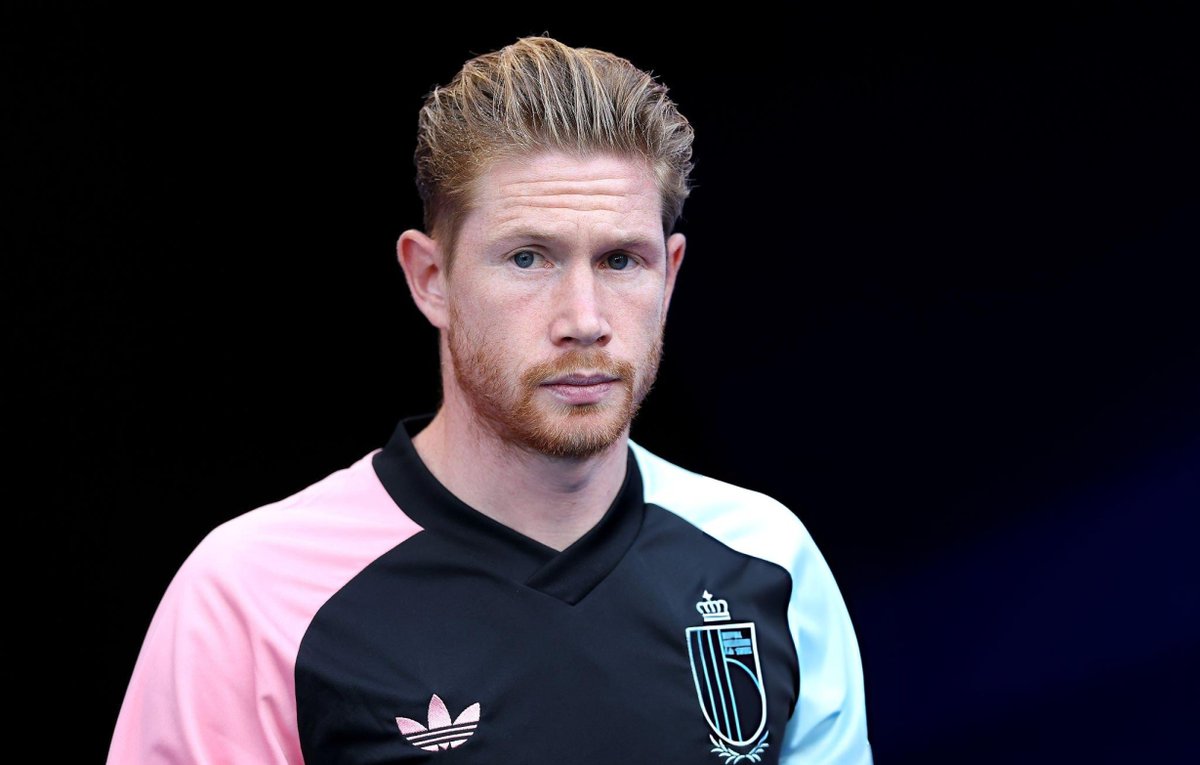 as_d17r's tweet photo. أجدو إلى الأيامِ لحظة شوقي
لعلّ شوقي يطيبُ عِند رؤياكَ..

KDB DAY 🩵 https://t.co/7RXYrpIkKj