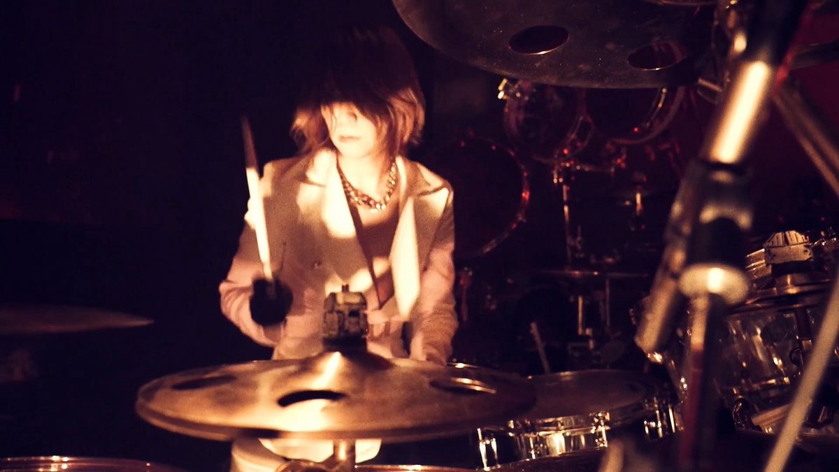 DIRENGREY_JP's tweet photo. 📺YouTube Premiering Now!!

DIR EN GREY LIVESTREAM 5 DAYS
-YouTube Exclusive Setlist by Members-
2026.07.10 [DAY4] Shinya

M13. 御伽

https://t.co/gP3WMKkMA5

#DIRENGREY5DAYS #MORTALDOWNER https://t.co/Siu997Cao1