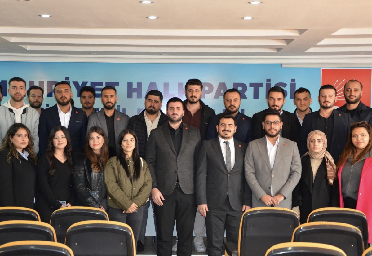 Hamitcapa0's tweet photo. Butlancıların sadece ihraç kararları almak için bir araya geldikleri toplantı kararlarını tanımadığımız gibi, kendilerinide tanımıyoruz.  İl Başkanımız Fayat Ferhat Alagöz ve Şahinbey Gençlik Kollar�� Başkanımız Alican Doğan'ın yanındayız. https://t.co/RvEnaPtjiZ