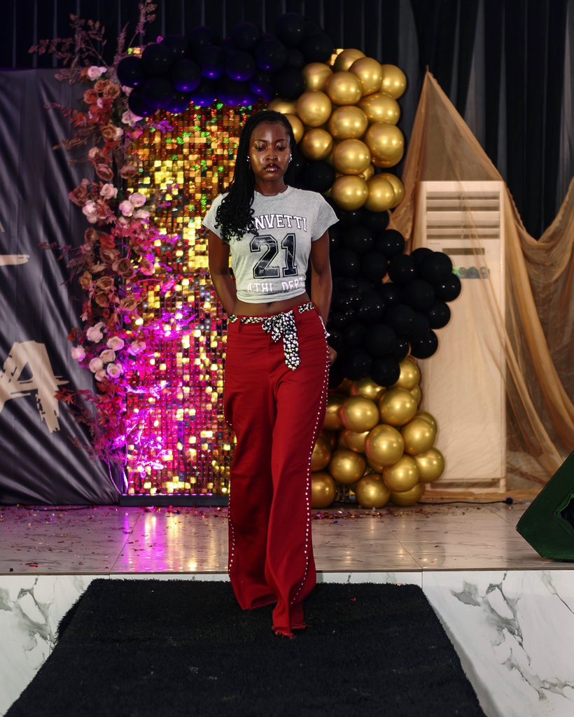 konvetti_'s tweet photo. [runway images] https://t.co/bCZqFCxzPr