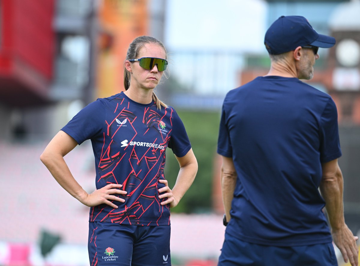 LancsCricketWMN's tweet photo. #WarOfTheRoses ready. ๐
We'll have your toss & team news at 2.30pm ahead of a 3.00pm start at Emirates Old Trafford Cricket Ground!
โก๏ธ #StrikeTogether https://t.co/0Ohk7qtRxW