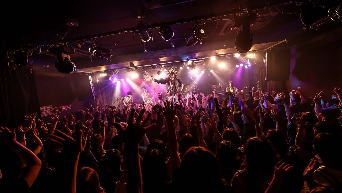 ASAGI_SOLO's tweet photo. 池袋EDGE、第一執行日！

愛と邪は表裏一体、この夏は極熱に荒ぶろうカァーーー!!!🐦‍⬛☀️ https://t.co/rx1S9muWrL