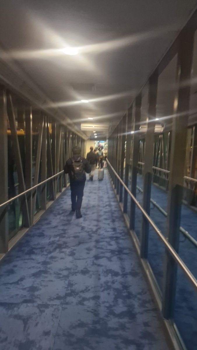 ironhidev4's tweet photo. NOW LEAVING: JAKARTA

decided to reschedule flights because me and family realized that having a 12 hour layover fucking sucks. this route now has a layover of like 2 or 3 hours https://t.co/JVIc3rWuL6