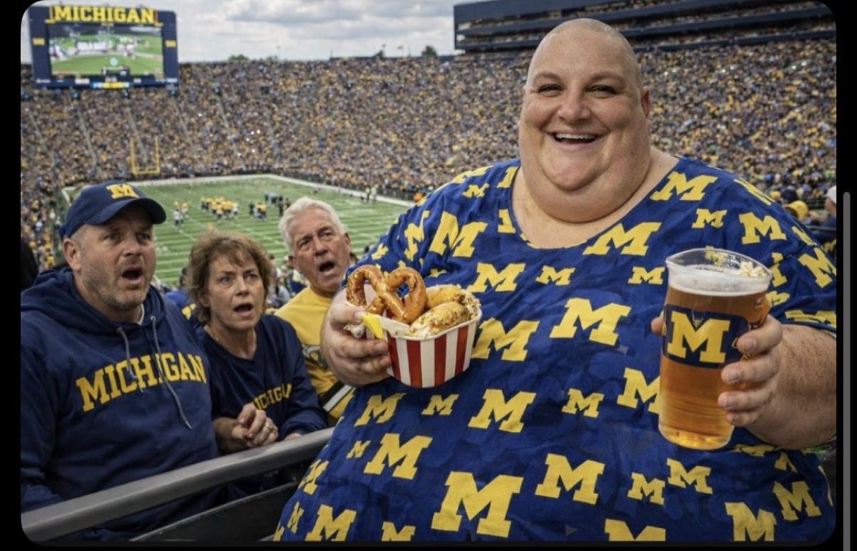 PrettyPinkFeIIa's tweet photo. Go blue! I love Michigan. https://t.co/18epTaTxvs