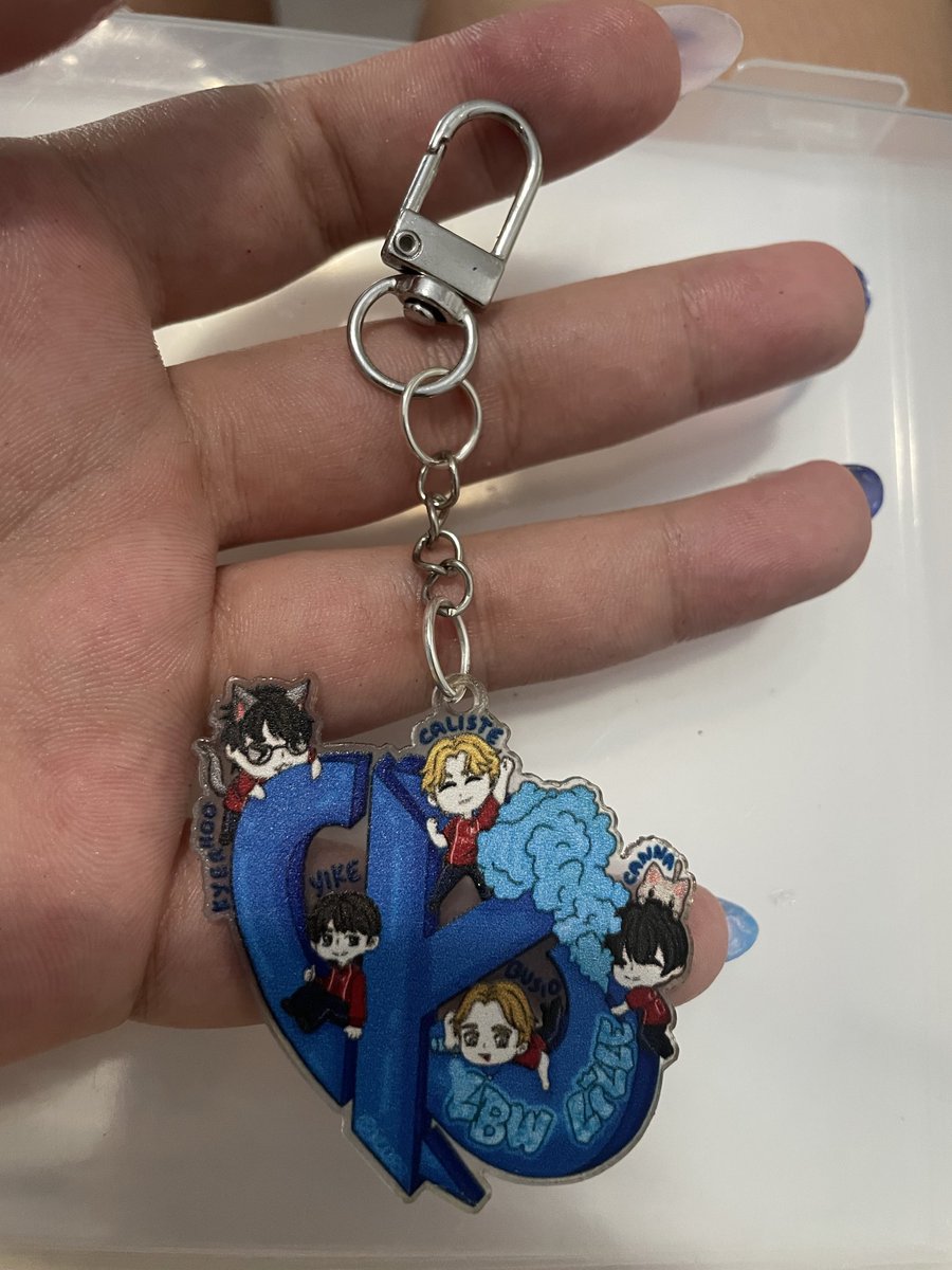 KC_Upsi's tweet photo. Porte clefs et stickers reçus !

⚠️ quantités très limitées comparées au sticker LBW Lille 

Distribution le 24 25 26 juillet pendant le LEC roadtrip à Paris 

#KCWIN #KCORP https://t.co/amhQF3GcrW